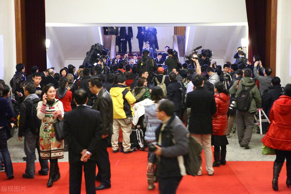 我们如今14亿人中 年收入超过10万的有多少人？答案来了